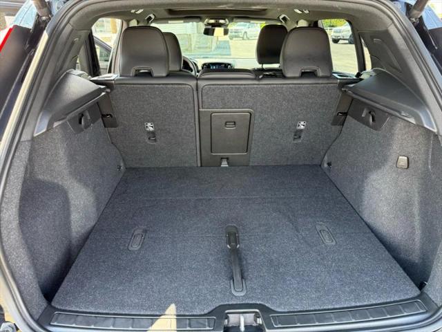 2023 Volvo XC40 B5 Plus Dark Theme