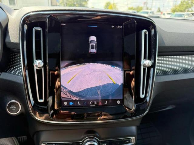 2023 Volvo XC40 B5 Plus Dark Theme