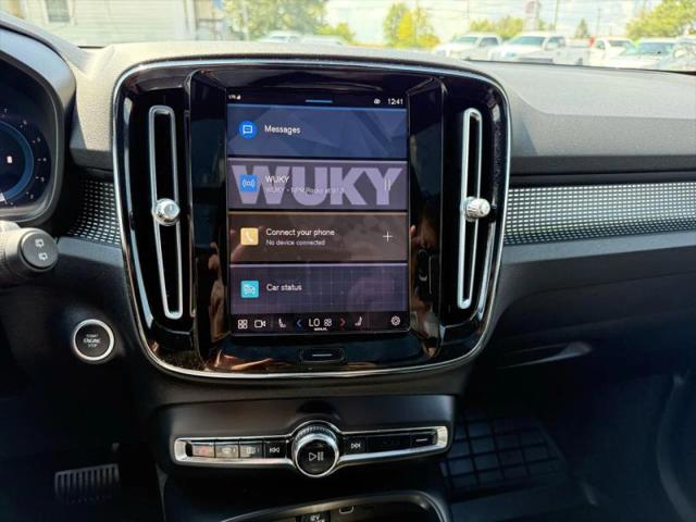 2023 Volvo XC40 B5 Plus Dark Theme