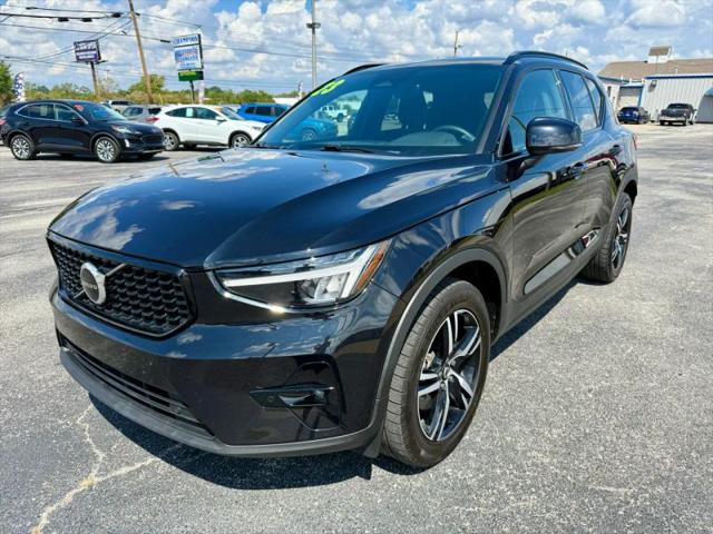 2023 Volvo XC40 B5 Plus Dark Theme