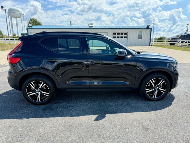 2023 Volvo XC40 B5 Plus Dark Theme