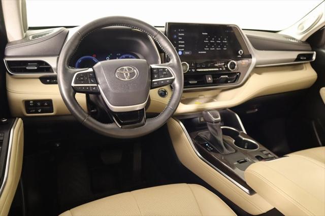 2023 Toyota Highlander Hybrid Platinum