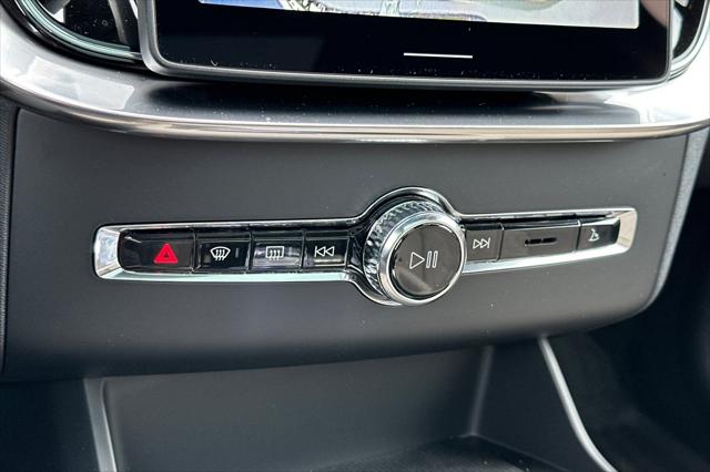 2026 Volvo XC90 Plus, B6 AWD Gas (mild hybrid), Gasoline, Bright, 7 Seats