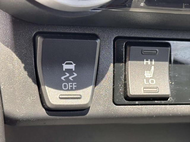 2022 Toyota RAV4 XLE [24]