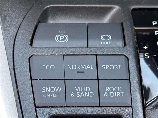 2022 Toyota RAV4 XLE [27]