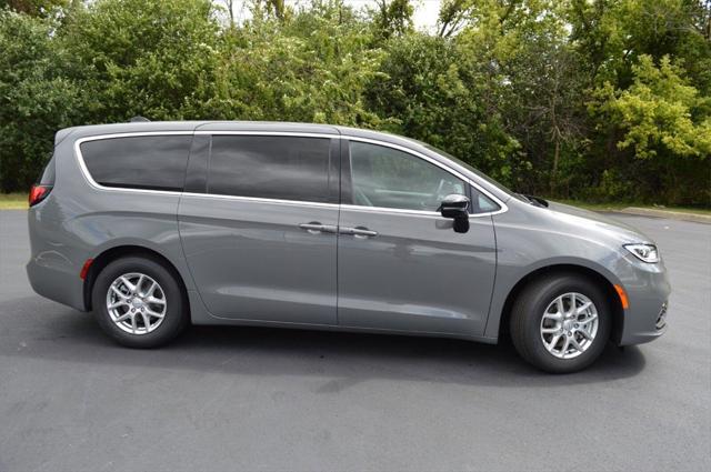 2025 Chrysler Pacifica PACIFICA SELECT