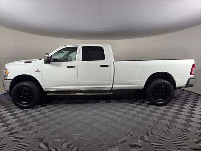 2023 RAM 3500 Tradesman Crew Cab 4x4 8 Box