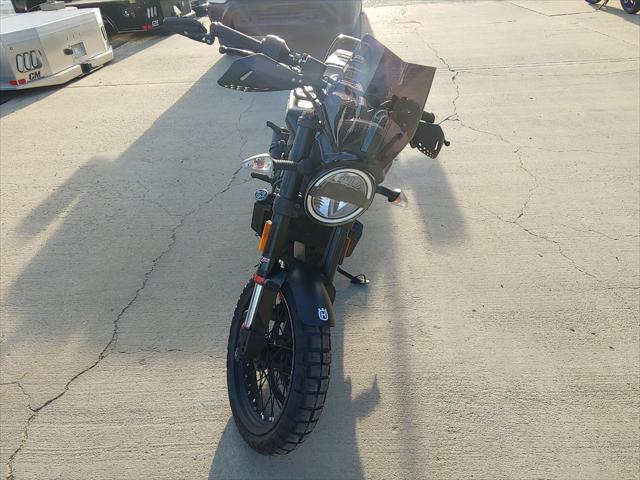 2022 Husqvarna Svartpilen 401 Base