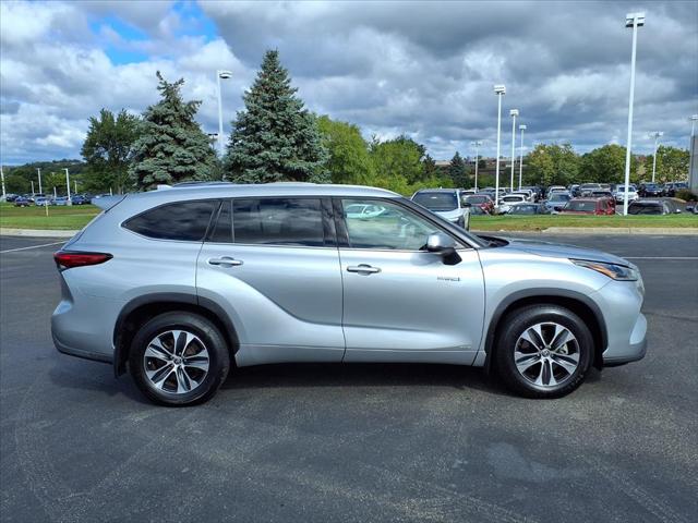 Used 2021 Toyota Highlander XLE with VIN 5TDGBRCH0MS535394 for sale in Burnsville, Minnesota