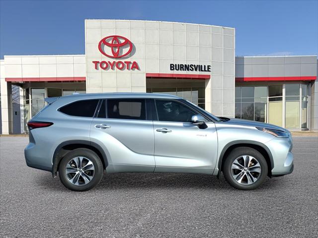 Used 2021 Toyota Highlander XLE with VIN 5TDGBRCH0MS535394 for sale in Burnsville, Minnesota