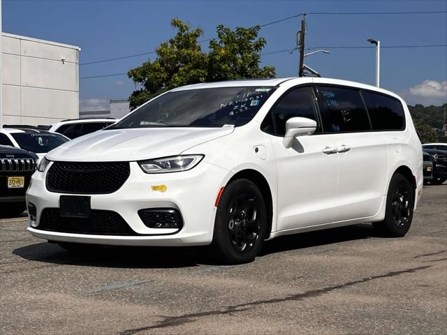2022 Chrysler Pacifica Hybrid Limited