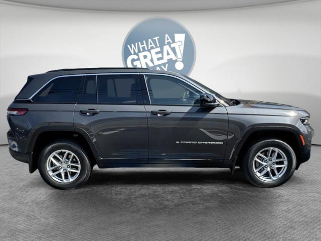 2025 Jeep Grand Cherokee GRAND CHEROKEE LAREDO X 4X4