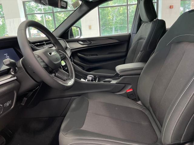 2025 Jeep Grand Cherokee Laredo X 4x4