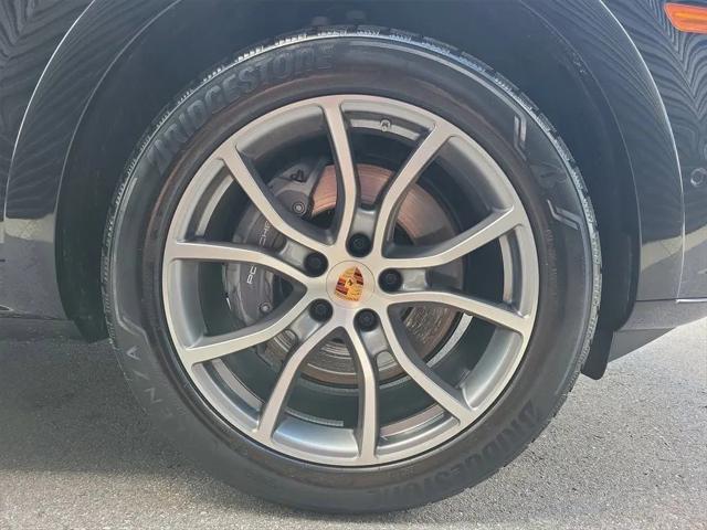 2025 Porsche Cayenne Standard