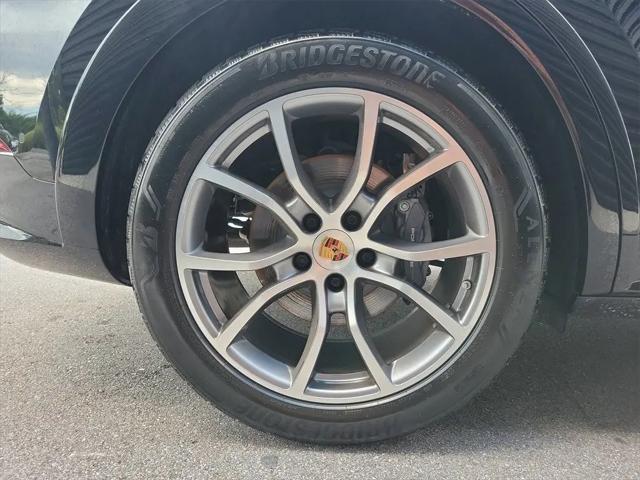 2025 Porsche Cayenne Standard