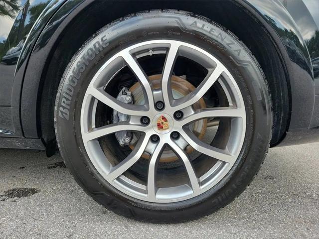 2025 Porsche Cayenne Standard