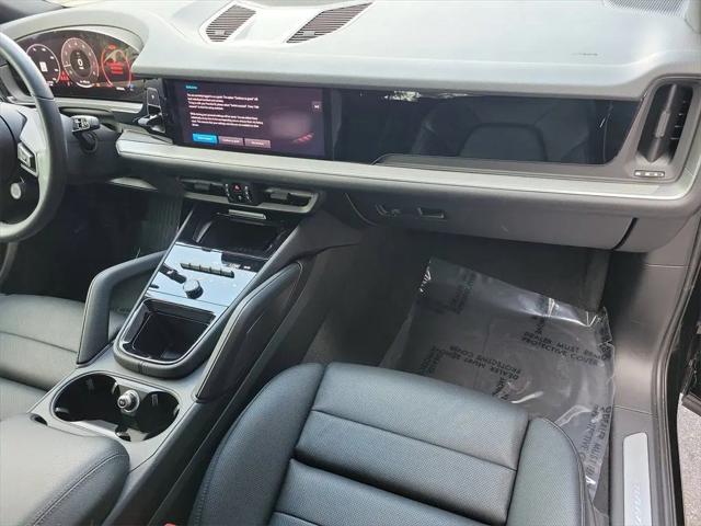 2025 Porsche Cayenne Standard