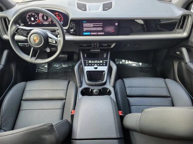 2025 Porsche Cayenne Standard