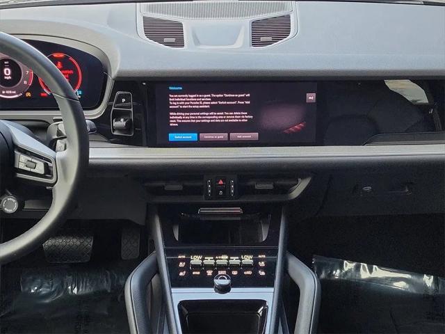 2025 Porsche Cayenne Standard