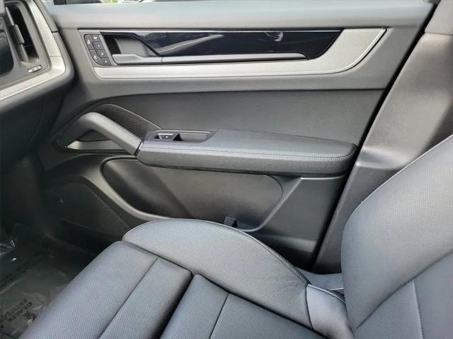 2025 Porsche Cayenne Standard