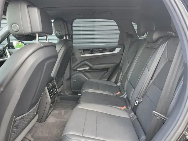 2025 Porsche Cayenne Standard