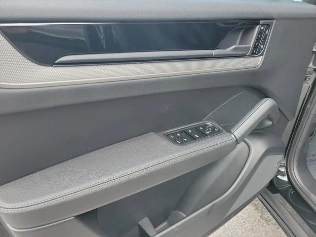 2025 Porsche Cayenne Standard