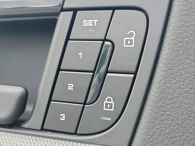 2025 Porsche Cayenne Standard