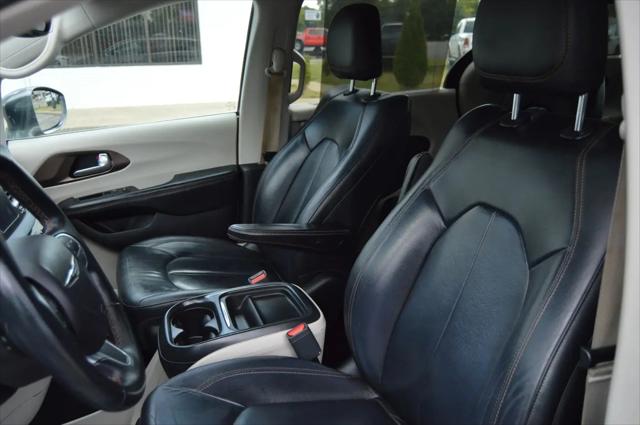 2017 Chrysler Pacifica Touring-L