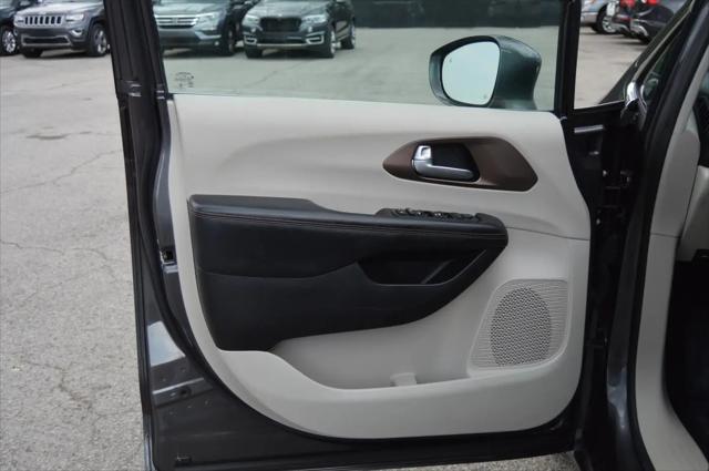 2017 Chrysler Pacifica Touring-L