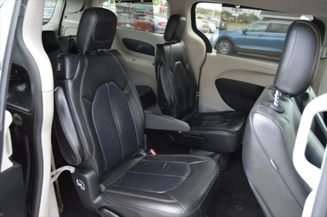 2017 Chrysler Pacifica Touring-L