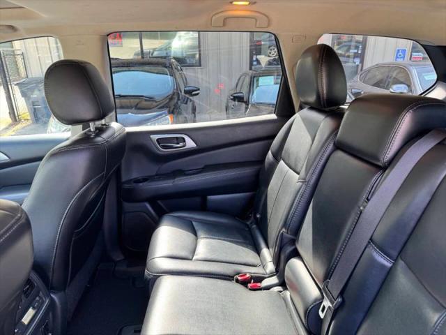 2017 Nissan Pathfinder SL
