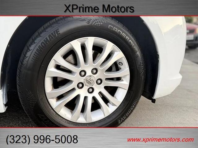 2012 Toyota Sienna XLE V6 8 Passenger