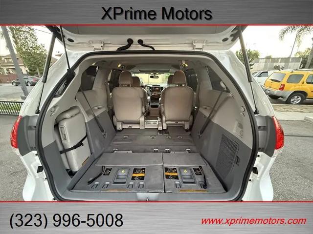 2012 Toyota Sienna XLE V6 8 Passenger