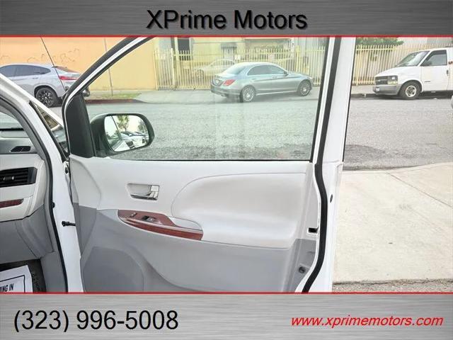 2012 Toyota Sienna XLE V6 8 Passenger