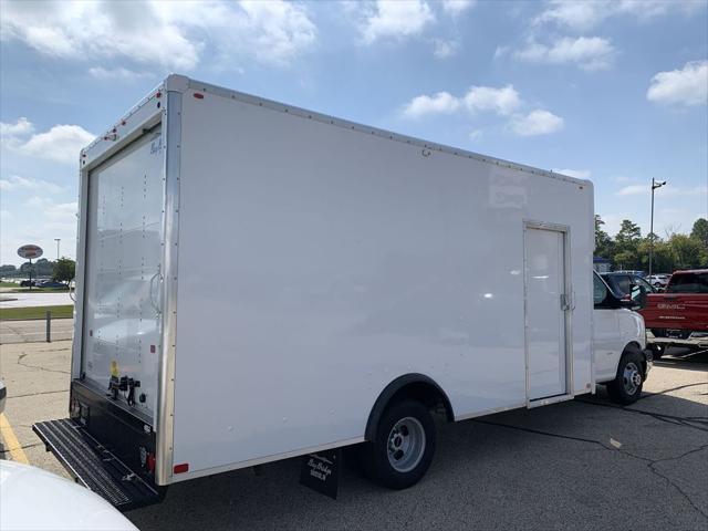 2025 GMC Savana Cutaway Work Van