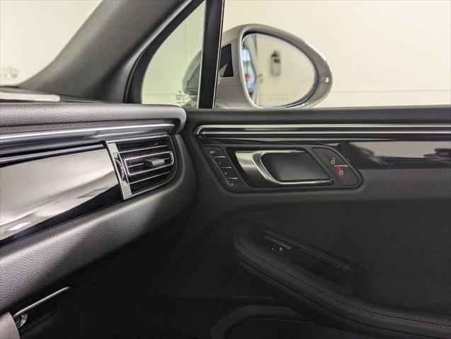 2026 Porsche Macan Unknown
