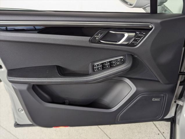 2026 Porsche Macan Unknown