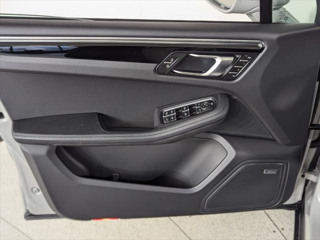 2026 Porsche Macan Unknown