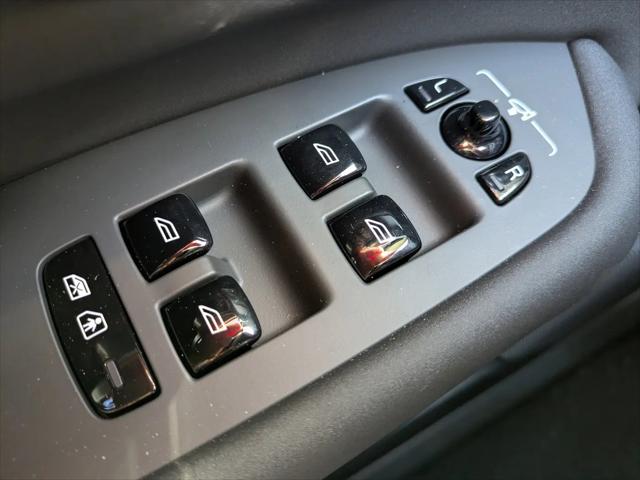 2026 Volvo XC90 Core, B5 AWD Gas (mild hybrid), Gasoline, Bright, 7 Seats