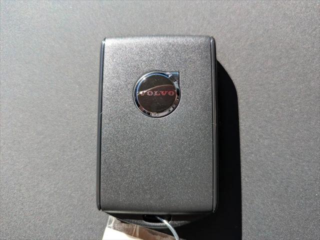 2026 Volvo XC90 Core, B5 AWD Gas (mild hybrid), Gasoline, Bright, 7 Seats