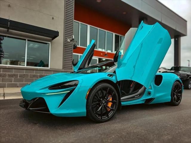 2025 McLaren Artura Performance