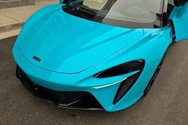 2025 McLaren Artura Performance