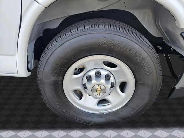2025 Chevrolet Express Cargo Van RWD 2500 Regular Wheelbase WT