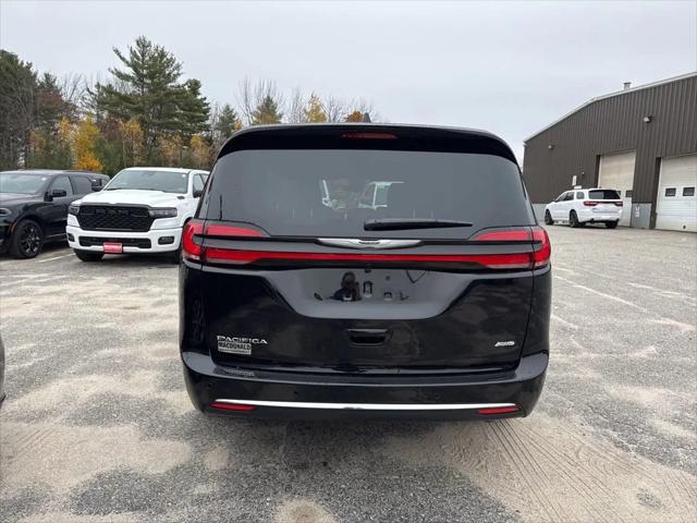 2026 Chrysler Pacifica Select AWD