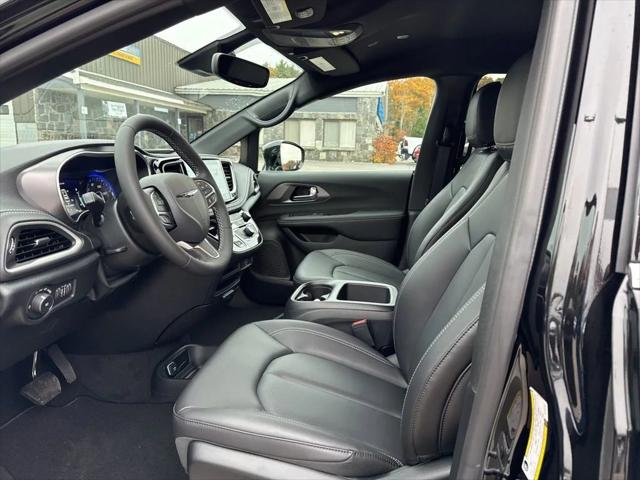 2026 Chrysler Pacifica Select AWD