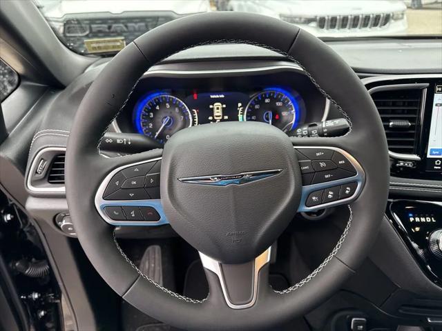 2026 Chrysler Pacifica Select AWD