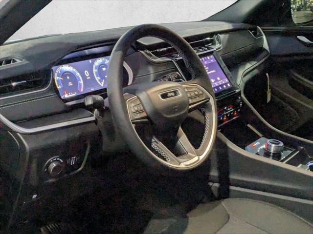 2025 Jeep Grand Cherokee Laredo 4x4