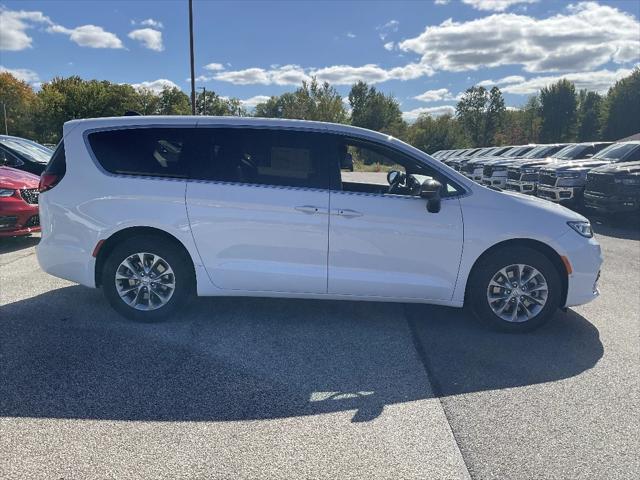 2026 Chrysler Pacifica Select AWD