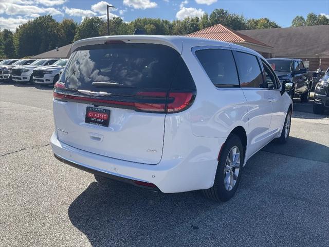 2026 Chrysler Pacifica Select AWD