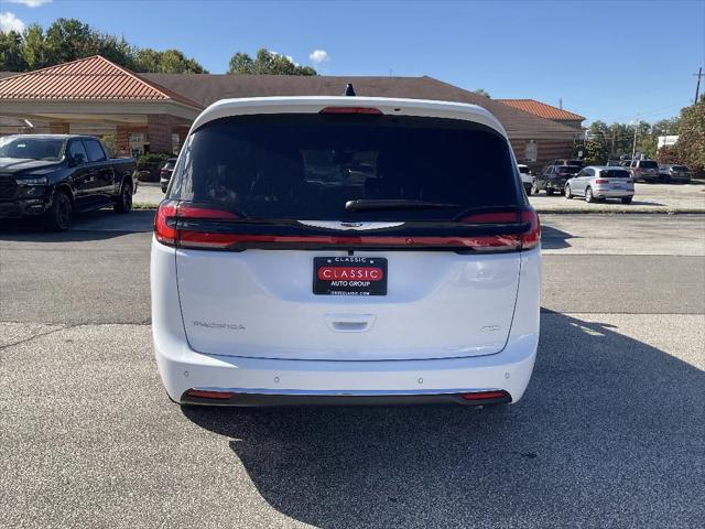 2026 Chrysler Pacifica Select AWD